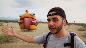 Today's video papa jake does a real life fortnite food challenge and builds a durr burger box fort restaurant. We Found The Fortnite Durr Burger In Real Life Youtube