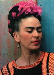Os penteados com flores e fitas de Frida Kahlo
