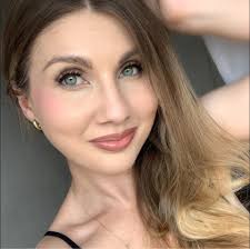 STAN NA GODZINĘ 15:50 Burza z okolic Sędziszowa wytworzyła dość  fotogeniczny wał szkwałowy. Kieruje się ona na północny wschód, w okolice  Kielc. Z racji na obecność wału nie można wykluczyć wystąpienia silnych