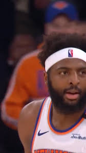 From #NBACelebRow 🏀 to the #Oscars stage, Emma Sto-le the spotlight once  again! 🌟🎬 Congratulations Emma Stone! 👏 #EmmaStone #Oscars2024  #AcademyAwards2024 #PoorThingsFilm