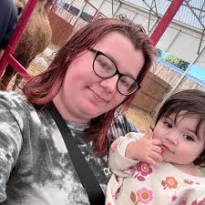 Hey yall I'm looking for a part time job I can only work in the mornings  while my kids are in school if anybody has a leads