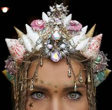 Culturenlifestyle New Dazzling Mermaid Crowns Inspired By Ariel By Chelsea Shiels Twenty Seven Year Old Melbourne Seashell Crown Mermaid Crown Shell Crowns