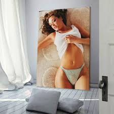 Amazon.com: MOJDI American Actress Leah Remini Sexy Poster Canvas Painting  Wall Art Poster for Bedroom Living Room Decor 12x18inch(30x45cm)  Frame-style : Hogar y Cocina