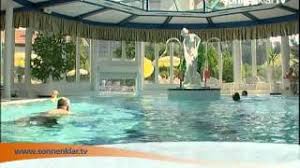 Zudem besticht die unterkunft mit drei hochwertigen restaurants und einer bar. Burghotel Am Hohen Bogen Video Neukirchen Urlaub Reise Deutschland Bayern Sonnenklartv Youtube