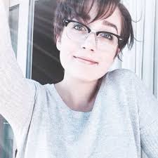 Thea Donovan (@teaminternet___)