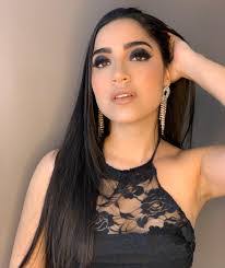 Roxana Salazar's Instagram, Twitter & Facebook