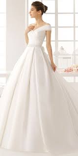 May 12, 2021 · angelina jolie: Angelina Jolie Wedding Dress And Its Twins See More Www Weddingforwar Weddings Source By Yaseminturkerca Angel Kleider Hochzeit Hochzeitskleid Brautmode