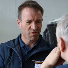 Robin Lang's Instagram, Twitter & Facebook