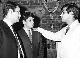 Movies N Memories On Twitter Friends Forever Jeetendra With Very Young Rishi Kapoor And Randhir Kapoor Chintskap Tusshkapoor Ektaravikapoor Https T Co 0vqlutense Photo wallpapers young on the desktop, the highest quality pictures from photographers and designers. jeetendra with very young rishi kapoor