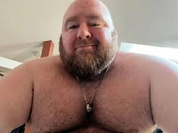 FOTO Muž zje tisíce kalórii denne pre jeho sen: MEGABRUCHO mu zavadzia aj  pri SEXE!