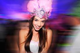 Divertido show de hora loca con temática andina peruana, con personajes como cholitos, ñustas, cuy mágico, muñecos afros, zanqueros andinos y más. Fiesta De 15 El Cotillon O La Hora Loca