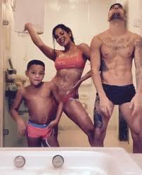 Carol nakamura biography in this portuguese name, the first or maternal family name is soares and the second or paternal family name is nakamura.brazilian actress (born 1983) ana carolina soares nakamura (born 9 may 1983, in rio de janeiro) more popularly known as carol nakamura is a brazilian dancer, actress, and television personality. Carol Nakamura Gui Leonel E Filho Tomam Banho Dancando Funk