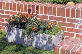 Sie schmücken gartenbereiche und sie können auf eine teure pflasterung mit granit oder klinker verzichten! Pflanzkubel Aus Beton Selber Bauen So Einfach Geht S Selbermachen De