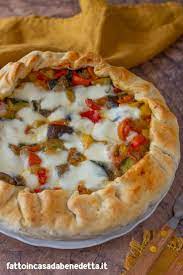Per 4 persone 1 uovo 3 rossi d'uovo 200 g di mozzarella 200 g di ricotta 160 g di salame napoletano. Pizza Rustica Ripiena Di Verdure Ricette Ricette Di Cucina Cibo