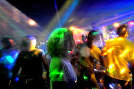 Par personnes indésirables, il faut entendre les clients ou les visiteurs ne respectant pas. Manche Des Aides Vues Comme Des Gouttes D Eau Pour Les Patrons De Discotheque La Presse De La Manche