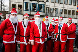 Er fällt auf den montag vor aschermittwoch und liegt zwischen karnevalssonntag und karnevalsdienstag. Rosenmontag 2016 Jeck Rund Um Den Dom Koeln De