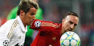 אלאבה פורץ באגף שמאל ולבסוף מעביר את כדור הרוחב למרכז. ×'××™×™×¨×Ÿ ×ž×™× ×›×Ÿ ×©×¢×¨ ×'×¨×©×ª