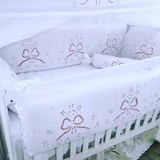 Kit Berco Bordado Em Richelieu Margarida Com Laco A Partir 7 Pecas 5 Opcoes De Cores De Forro Http Www Bordad Baby Bed Baby Kit Baby Room