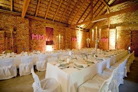 Moderne Scheunenhochzeit In Osterreich Scheunen Hochzeit Hochzeit Hochzeit 2017