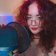 Clara Mahoney's Instagram, Twitter & Facebook