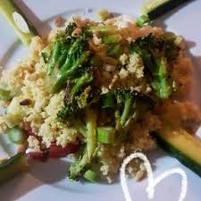 Gebratener Brokkoli Auf Couscous Mit 5 Zutaten Rezept Mit Video Kitchen Stories Rezept In 2020 Gebratener Brokkoli Couscous Lebensmittelzubereitung