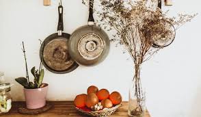 Cortinas, vinilos decorativos, trofeos, y cuadros darán vida a tus paredes blancas. 6 Ideas Para Decorar Las Paredes De La Cocina Terracorp