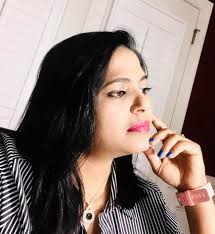 Theres huge difference b/w a professional writer nd a writer...  Professional will write according to his mindset nd thought... Bt the  otherone will express real feelings real values nd real scents of