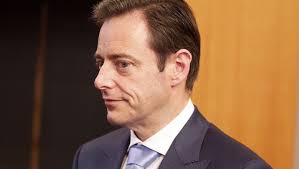 Born 21 december 1970) is a belgian politician. De Wever Verbiedt Homokledij Achter Loket Binnenland Hln Be