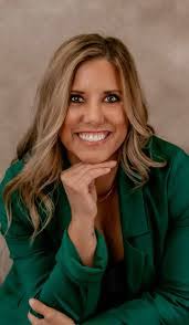 Veronica Ray's Instagram, Twitter & Facebook