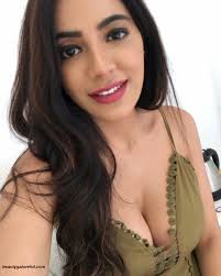 Beauty Galore HD Nikki Tamboli Shares Her Spicy Photossexiezpix Web Porn