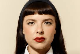 Busquei meu lado mais atriz”, diz Julia Mestre sobre novo disco e turnê