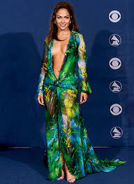 J Lo S Versace Dress At The Grammys Jennifer Lopez Outfits Fashion Jennifer Lopez