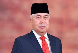 Like most celebrities, ismail petra of kelantan tries to keep her personal and love life private, so check back often as we will continue to update this page with new dating news and rumors. Ismail Petra Of Kelantan Dr M Conveys Condolences On Sultan Bfn My