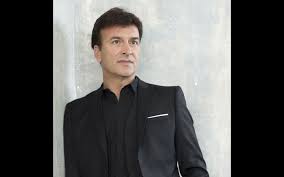 Perante inúmeras adversidades e partidas do destino, tony carreira ultrapassou todos os obstáculos que se lhe depararam, desafiando até as próprias probabilidades de sucesso na vida que escolhera e. Tony Carreira Internado Com Suspeita De Enfarte Do Miocardio Vip Pt