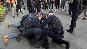 More than 3,500 people turned up. Utterly Disgusted Search For Protesters After Violence Erupts In Sydney Cbd 7news