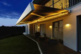 Kassettenmarkise K70 Von Warema Hier Mit Led Beleuchtung In Unserer Ausstellung Hangt Sie Im Original Markise Terrassenuberdachung Pergola Markise
