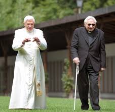 Joseph ratzinger, kardinal reinhard marx, kardinal friedrich wetter und weitere verantwortungsträger. Georg Ratzinger Mein Kleiner Bruder Der Papst Welt