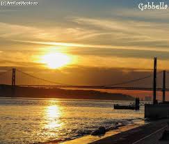 Lisabona este un oraș colorat și plin de viață, cu oameni prietenoși, dar și cu mâncare bună și, de ce nu, cu prețuri mici, astea anul acesta am reușit să completăm lista cu lucruri de făcut în lisabona și în împrejurimi, dar și cu sfaturi care te pot ajuta să trăiești o experiență portugheză la maximum. Impresii Generale Si Sfaturi Impresii Sfaturi Utile Pentru VacanÈa La Lisabona Lisabona Oras Amfostacolo