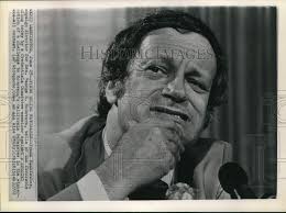 1972 Press Photo Frank Mankiewicz speaks at Washington news conference.