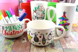 My husband loves hot chocolate, and drinks it nearly every day when he's at work. Diy Sharpie Mugs Creative Diy Christmas Gift Ideas Kit Kraft