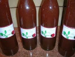 Erdbeer Chili Likor Ein Total Leckeres Verdauungsschnapschen Rezept Schnaps Rezepte Schnaps Erdbeer Schnaps