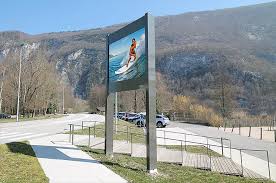 Numériques et sur les panneaux d'affichage. Ecran Geant Led Sur Pied