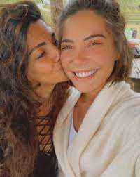 Sue loh, human of the internet. Carolina Carvalho Partilha Foto Com A Mae E Encanta Os Fas Parece A Irma Mais Velha A Ferver Vidas