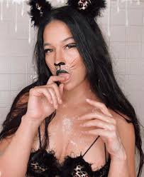 All of my followers here should go sub to my Fansly for $5 so I can send  them a video of me cumming hard, just for them. Hundreds of nudes & porn