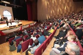 Büyükşehir belediyesinin hayata geçirdiği en önemli projelerden biri olan nihat zeybekci kongre ve kültür merkezi'nde, kültür ve sanat etkinlikleri devam ediyor. Nihat Zeybekci Kongre Ve Kultur Merkezi Onbinlerce Kisiyi Agirladi Denizli