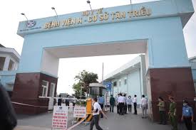 Sáng 7/5, thứ trưởng bộ y tế trần văn thuấn cùng chủ tịch ubnd hà nội chu ngọc anh kiểm tra khẩn cấp công tác phòng chống dịch tại bệnh viện k. Ev Yq2zfotp1am