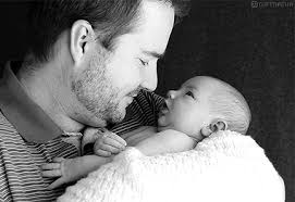 Padre hijo recien nacido en Bebes Recien Nacidos - GIF Animado ...