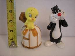 Tweety Bird Salt And Pepper Shakers Vintage Warner Brothers Wb Sylvester And Tweety Bird Looney Toons Salt Pepper Shakers On Etsy 12 00 Warner Brothers Vintage Salt Pepper Shakers