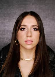 Soy solo yo, o Kenzie se parece mucho a Tate McRae? ¿Creen que alguna de  las otras chicas tiene un doble de celebridad como este? : r/dancemoms