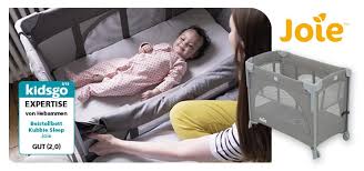 Die meisten beistellbetten werden mit hilfe justierbarer winkel, stabiler sicherheitsgurte oder einfach mit haken am elternbett befestigt. Beistellbett Kubbie Sleep Von Joie Im Test Kidsgo Expertentest Kidsgo